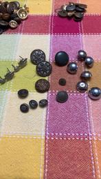 Ancien boutons, Enlèvement