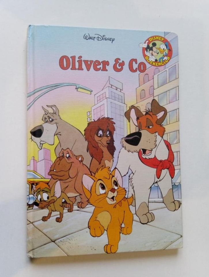 VHS + boek Disney boekenclub Oliver & Co, Verzamelen, Disney, Gebruikt, Overige typen, Overige figuren, Ophalen of Verzenden