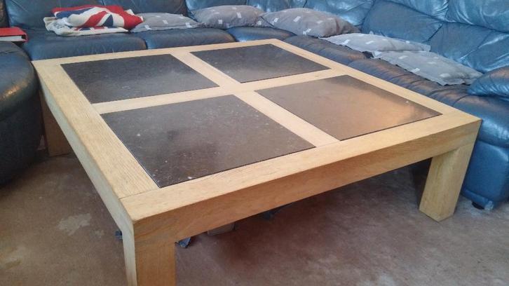 table basse carrée en chêne massif véritable en bon état, Maison & Meubles, Tables | Tables de salon, Moins de 50 cm, 100 à 150 cm