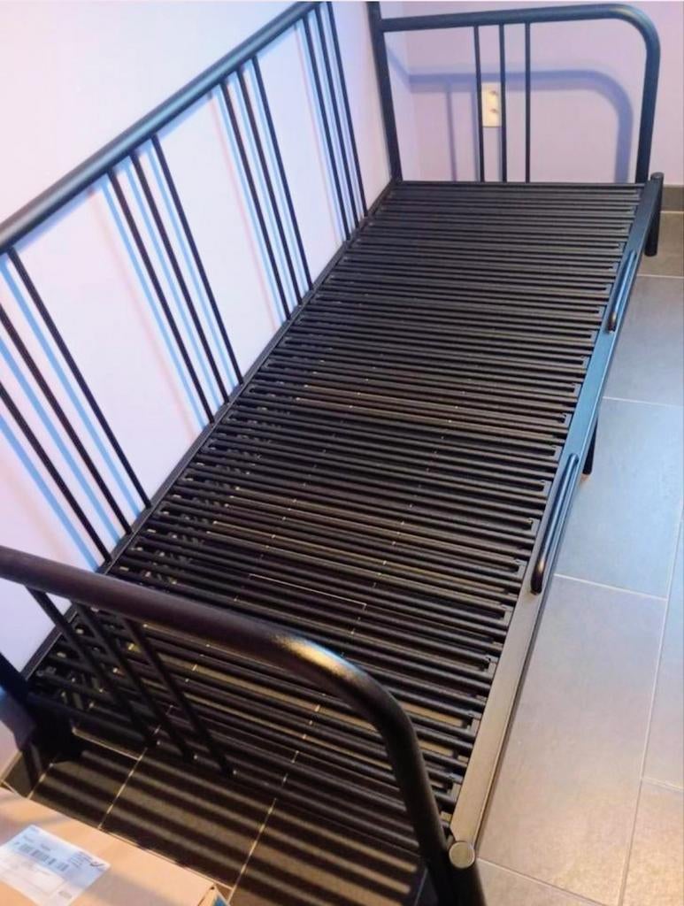 Metalen bed uitschuifbaar tot 140cm, Huis en Inrichting, Slaapkamer | Bedden, Ophalen