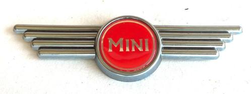 Wing badge rood Classic Mini showroom., Auto-onderdelen, Overige Auto-onderdelen, Mini, Oldtimer onderdelen, Rover, Austin, Nieuw