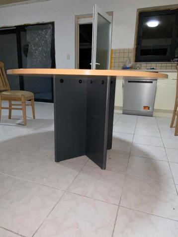 Eettafel 6-8 personen beschikbaar voor biedingen