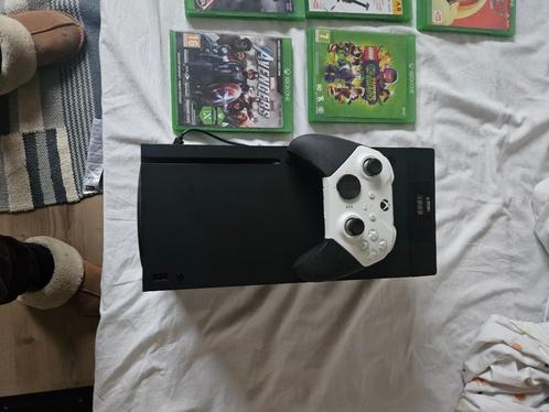 Xbox Series x met 1 extra ssd van 1tb. 16 games., Games en Spelcomputers, Spelcomputers | Xbox Series X en S, Zo goed als nieuw