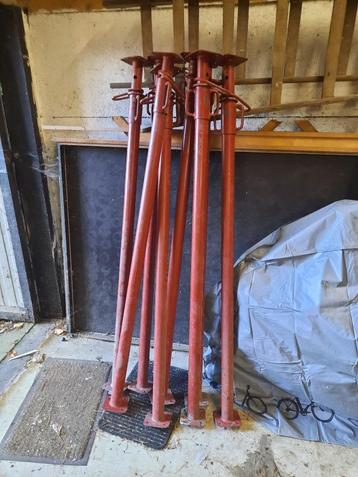 8 Bouwstutten (stippen) te koop beschikbaar voor biedingen