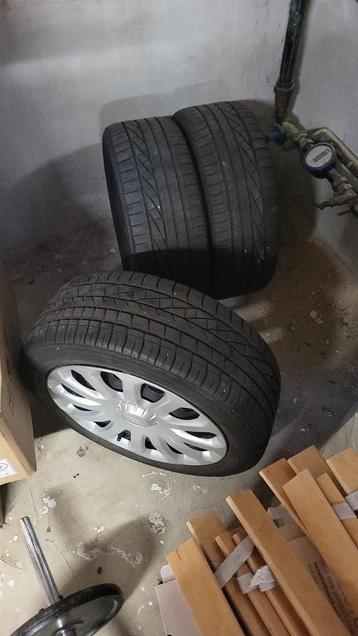 Ford fiesta velg met banden beschikbaar voor biedingen