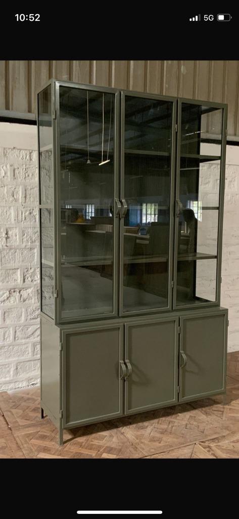 BUFFETKAST exclusief  vitrine olijfgroen 142 cm breed actie, Huis en Inrichting, Kasten | Buffetkasten, Nieuw, 100 tot 150 cm