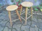 2 houten krukken om op te frissen, Ophalen, Gebruikt