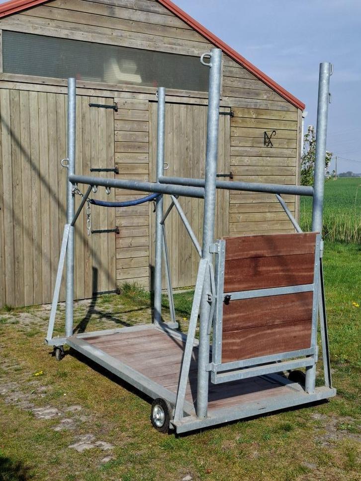 BEHANDEL en OPVOELBOX VOOR PAARDEN, Dieren en Toebehoren, Paarden, Meerdere dieren, Niet van toepassing
