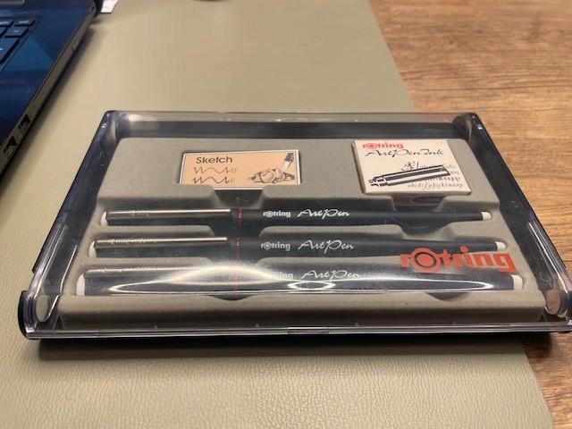 Rotring ArtPen Sketch Set (M / B / BB) vintage set !!, Hobby en Vrije tijd, Tekenen, Zo goed als nieuw, Overige typen, Ophalen of Verzenden