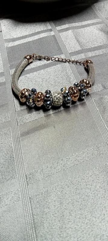 Armbanden  beschikbaar voor biedingen