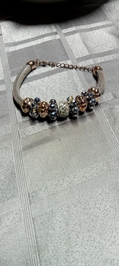 Armbanden, Handtassen en Accessoires, Armbanden, Nieuw, Zilver, Grijs, Met bedels of kralen, Ophalen