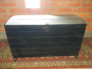 Houten kist  beschikbaar voor biedingen