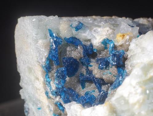 Extreem zeldzame VESZELYIET kristallen uit China., Verzamelen, Mineralen en Fossielen, Mineraal, Ophalen of Verzenden