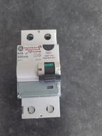 Vynckier differentieelschakelaar 40A 2polig 300mA, Doe-het-zelf en Bouw, Ophalen, Gebruikt, Overige typen