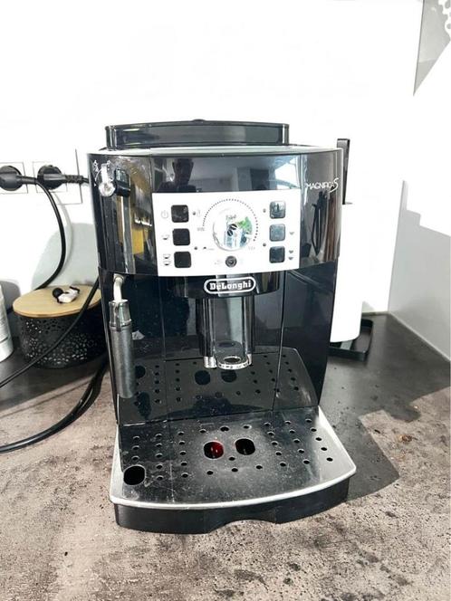Machine a café grain Delonghi magnifica S, Electroménager, Cafetières, Utilisé, Café moulu, Café en grains, Enlèvement ou Envoi