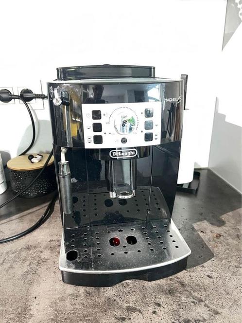 Machine a café grain Delonghi magnifica S, Elektronische apparatuur, Koffiezetapparaten, Gebruikt, Gemalen koffie, Koffiebonen
