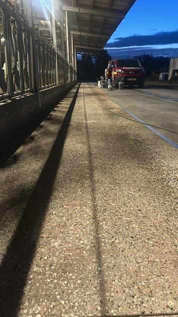 renoveren van Voedergoten en maken van Melkstalvloeren beschikbaar voor biedingen