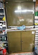 metalen kasten met deuren, Huis en Inrichting, Kasten | Roldeurkasten en Archiefkasten, Ophalen, Gebruikt, 100 tot 150 cm, 100 tot 150 cm