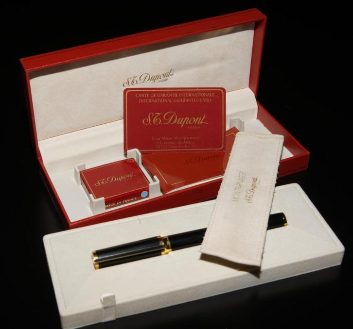 S.T. Dupont Montparnasse vulpen in zwarte Chinese lak, Verzamelen, Pennenverzamelingen, Gebruikt, Vulpen, Overige merken, Met doosje