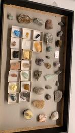 Verzameling kleine edelstenen en fossielen, Minéral, Enlèvement