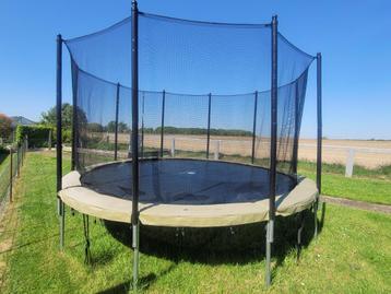 Trampoline 420 met veiligheidsnet en ladder beschikbaar voor biedingen