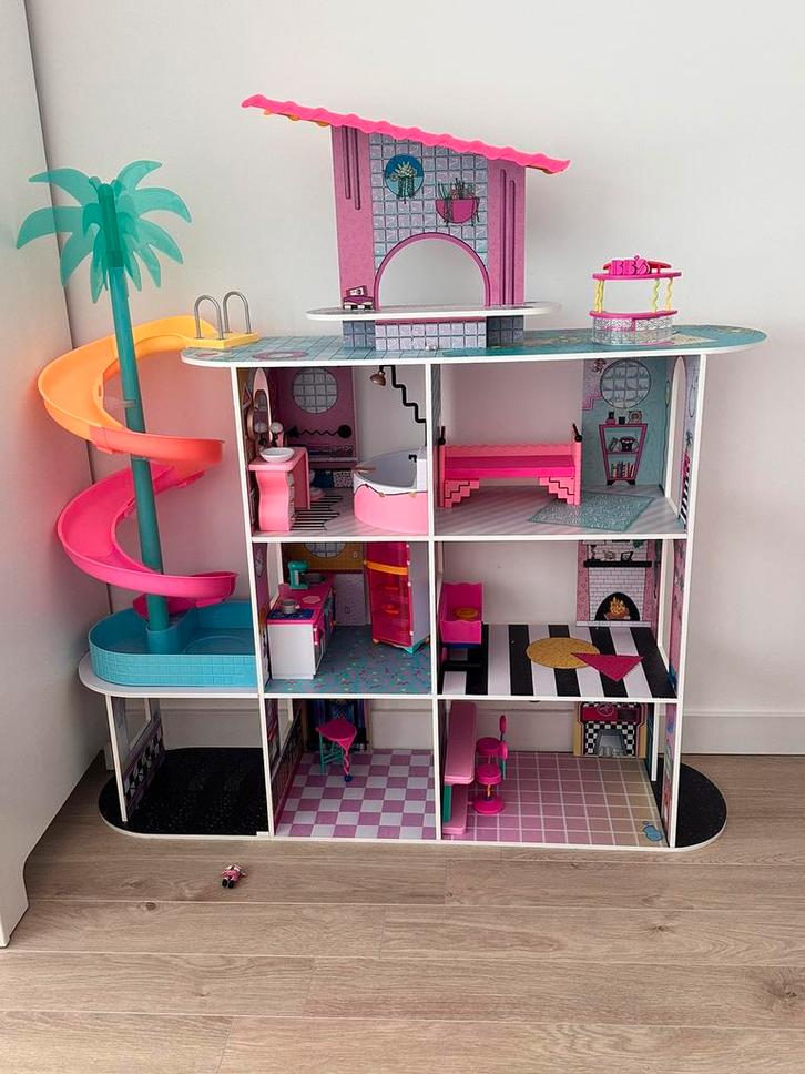 Lol surprise O.M.G fashion house, Kinderen en Baby's, Speelgoed | Poppenhuizen, Zo goed als nieuw, Ophalen