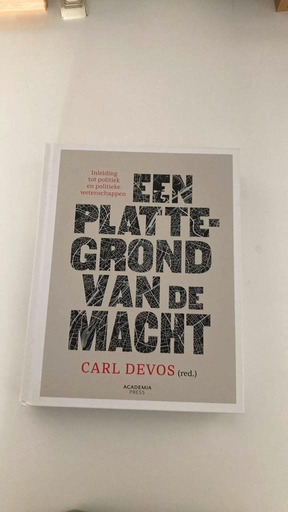 Carl Devos - Een plattegrond van de macht 2023, Boeken, Politiek en Maatschappij, Ophalen of Verzenden