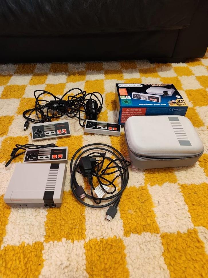 Nintendo NES Classic mini (+ extra's), Consoles de jeu & Jeux vidéo, Consoles de jeu | Nintendo NES, Comme neuf, Avec 3 manettes ou plus