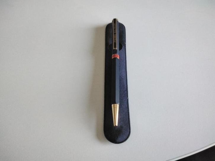 Oude balpen met blauwe inkt - Pierre BALMAIN., Verzamelen, Pennenverzamelingen, Nieuw, Balpen, Overige merken, Met doosje, Ophalen of Verzenden