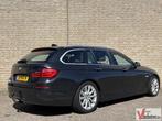 BMW 520 5-serie Touring 520d High Executive | Luchtvering |, Auto's, Automaat, 139 g/km, Parkeersensor, Zilver of Grijs