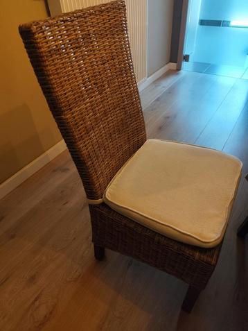 Rieten stoelen beschikbaar voor biedingen