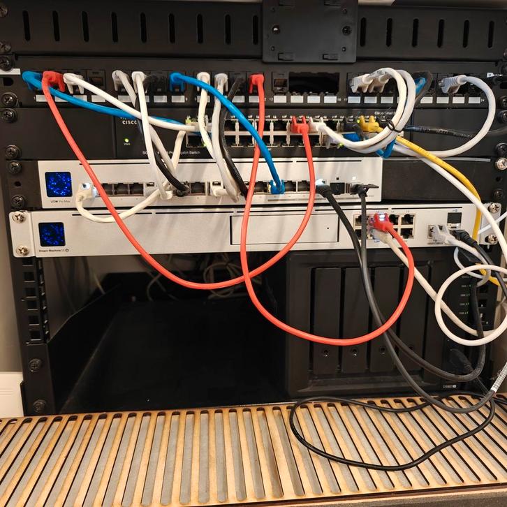 Ubiquiti Dream Machine SE,  USW Pro Max & 3 Access Points, Computers en Software, Netwerk switches, Zo goed als nieuw, Ophalen