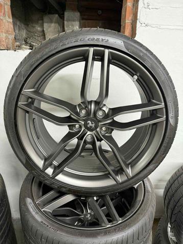 Originele Set Ferrari Velgen Grijs Met Banden/Carbon logo beschikbaar voor biedingen