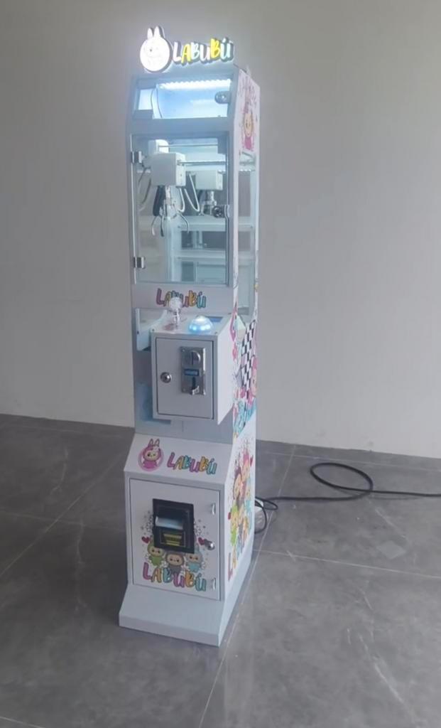 Unieke Labubu grijpmachine Munt en Biljet Invoer Enige in EU, Zakelijke goederen, Overige Zakelijke goederen, Ophalen