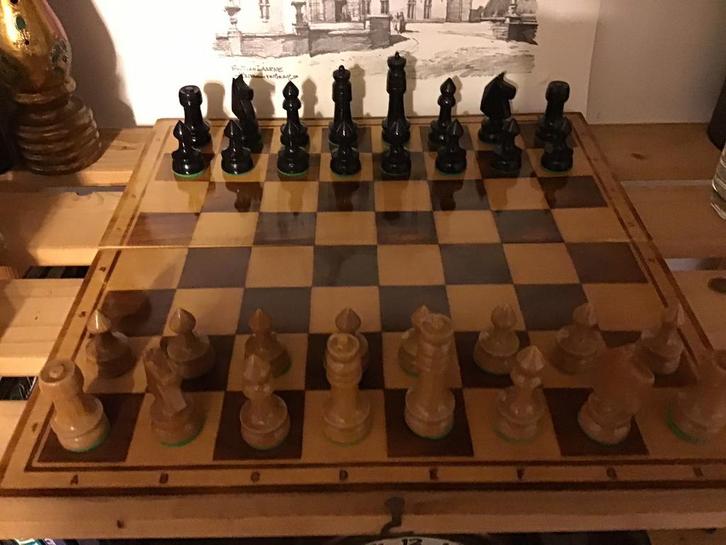 Schaakspel houten vouwbord en houten schaakstukken., Hobby en Vrije tijd, Gezelschapsspellen | Bordspellen, Zo goed als nieuw