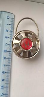 1 porte clés Honda, Enlèvement