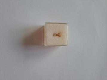 Gouden bedel met zilver steentje beschikbaar voor biedingen