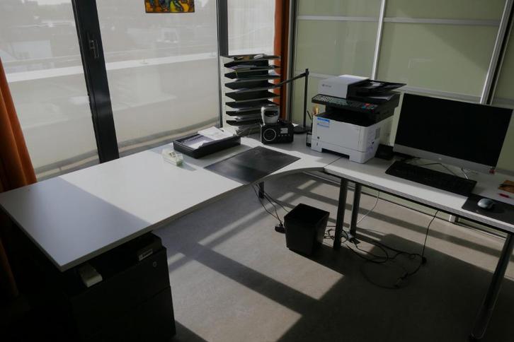 Bureaumeubel, Huis en Inrichting, Bureaus, Zo goed als nieuw, Bureau, Ophalen