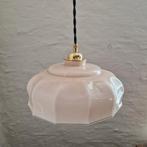 Lampe à suspension vintage en verre opalin., Antiquités & Art, Enlèvement ou Envoi