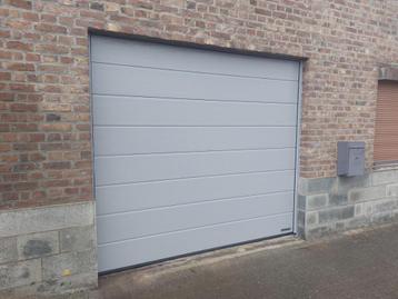 Sectionaal poort beschikbaar voor biedingen