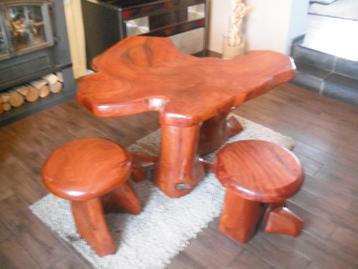 table  et deux tabourets, Enlèvement
