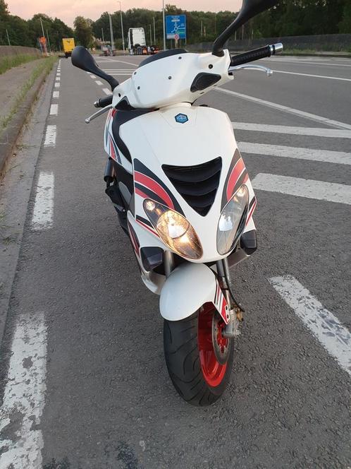 Piaggio nrg B klasse 1100 euro vaste prijs, Fietsen en Brommers, Scooters | Piaggio, Zo goed als nieuw, NRG, Ophalen