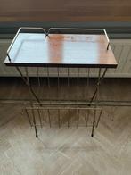 Vintage bijzettafeltje met tijdschriftenrek, Huis en Inrichting, 45 tot 60 cm, Minder dan 55 cm, Gebruikt, Ophalen of Verzenden