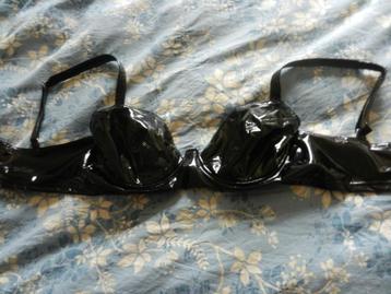 Te koop NIEUWE BH in lak !  beschikbaar voor biedingen