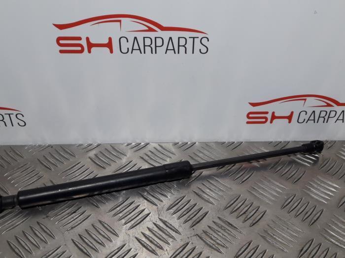 Gasdemper Motorkap links van een BMW 1-Serie, Auto-onderdelen, Carrosserie, BMW, Gebruikt, 3 maanden garantie, Ophalen of Verzenden