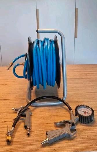 Haspel met drukslang en accessoires voor compressor beschikbaar voor biedingen