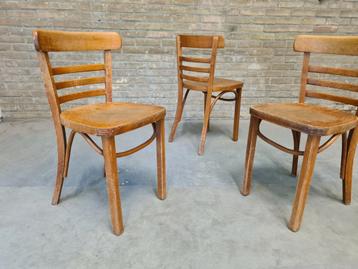250 oude houten CAFÉSTOELEN vintage partij lot bistrostoelen beschikbaar voor biedingen