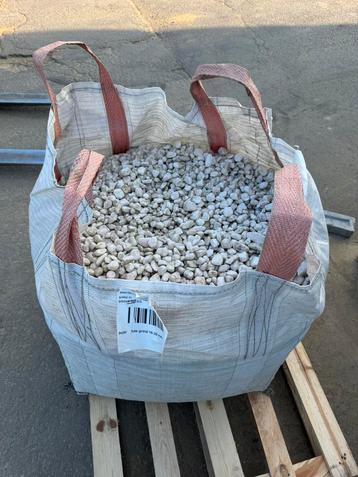 Voorraadafvoer — Polar White 16-25 mm wit siergrind beschikbaar voor biedingen