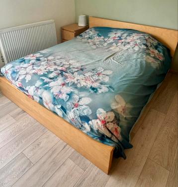 Bed 160x200cm incl lattenbodems (en matras) beschikbaar voor biedingen