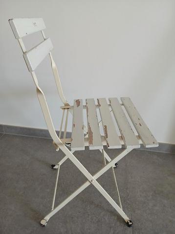 Brocante stoeltje beschikbaar voor biedingen
